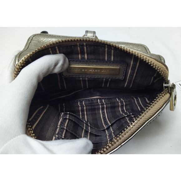 Marc By Marc Jacobs Metallic Silver Leather Buckle Wristlet - Coin Wallet - Picture 11 of 13